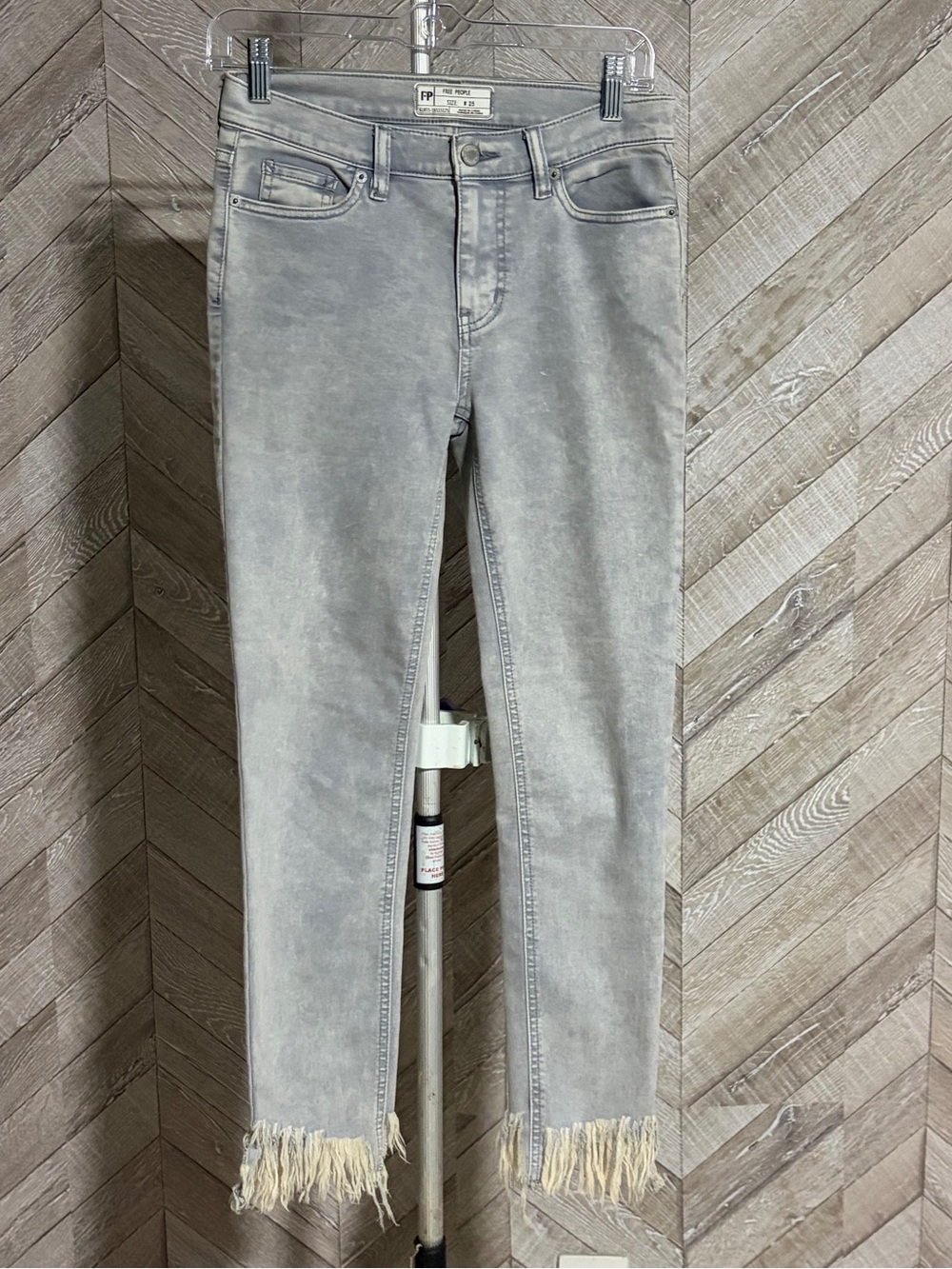 Women’s Light Gray Frayed Hem Jeans- FREE PEOPLE